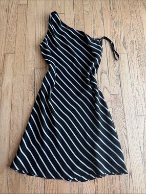Trio New York Black and White Diagonal One-Shoulder Dress